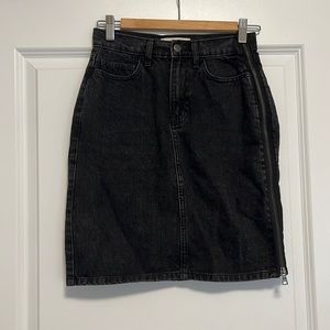 GAP High Waisted Black Jean Skirt Size 25R
